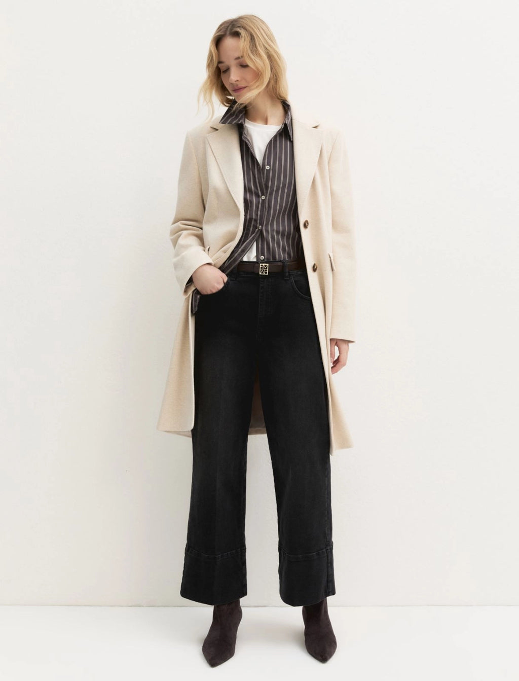 EMMCROPPED - Black