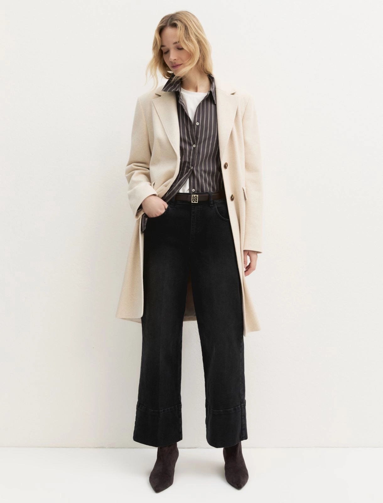 EMMCROPPED - Black