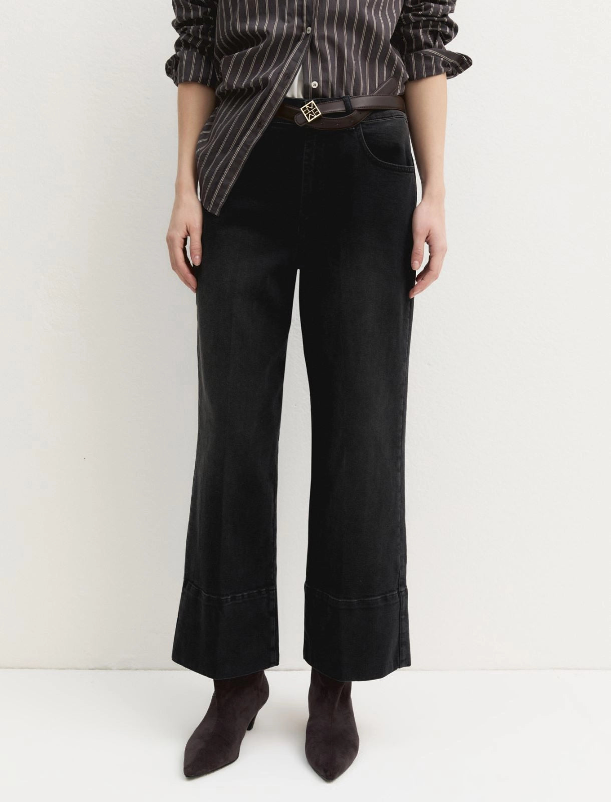 EMMCROPPED - Black